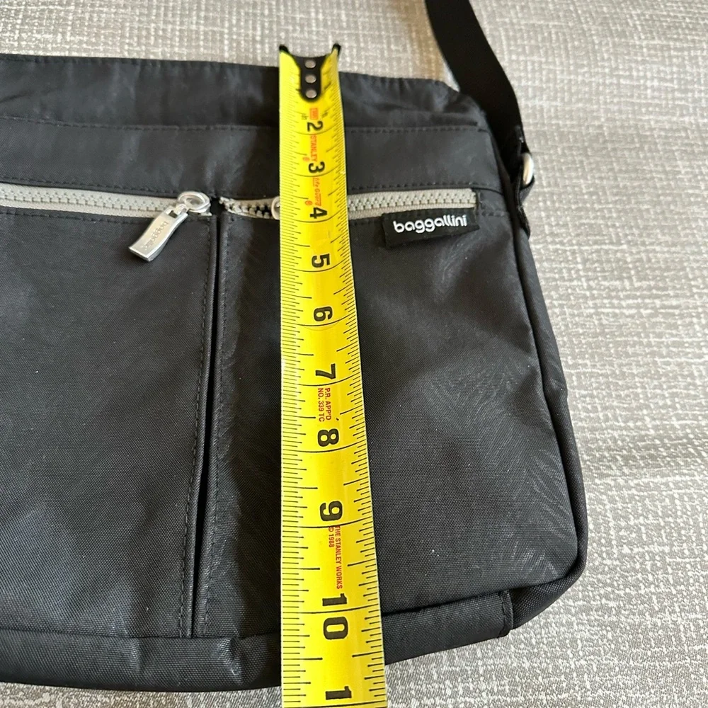 Baggallini Black Nylon Crossbody Messenger Bag Lightweight Travel Everyday